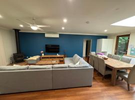 Oasis of Hope - Guest House by the creek - 2 bedroom - 1 bathroom - veranda, hotel di Upper Orara