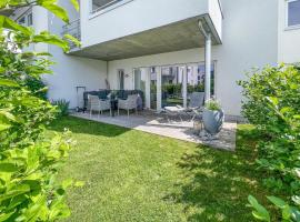 2 Bedroom Awesome Apartment In Fornebu, luxe hotel in Fornebu