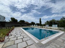 SHREE DWARKESH RESORT & WATERPARK 966o9o1oo6 07km from shreenathji temple By SK, Hotel in Nāthdwāra