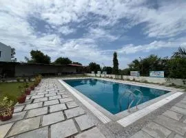 SHREE DWARKESH RESORT & WATERPARK 966o9o1oo6 07km from shreenathji temple By SK