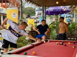 Vibes Samui Hostel and Cafe', hotell i Ban Nai Na