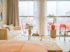 Thoughtfully Fine Designed 1BR in Prime Location