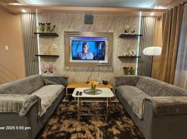 Urban 1 Town House in 2 Bedrooms in Lucban, Quezon, hotel u gradu 'Lucban'