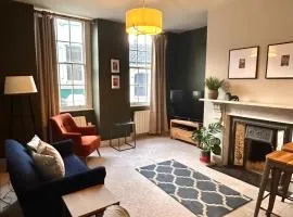 The Linen Loft - 2 Bed Luxury Apartment - 1 Bedroom Also Available