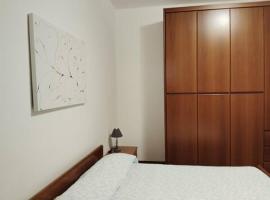 Room Bed Boat Cottage, hotel in Berra