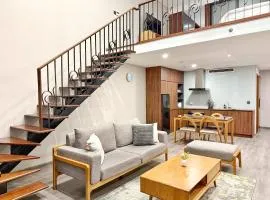 PentStudio Westlake - Cozy Duplex Apartment