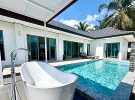 Legacy pool villa, Hotel in Ban Chong Phli