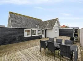 Nice Home In Thyborøn With Wifi