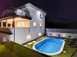 Beautiful Home In Poredje With Sauna