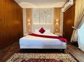 Hotel Posh Pavillion