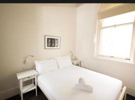 Toms holidayInn, hôtel à Cheruvalli