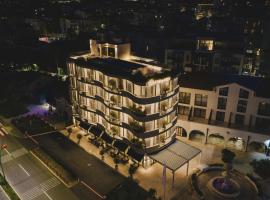 Luminoso Boutique Hotel, hotel con ba&ntilde;era de hidromasaje en Budva