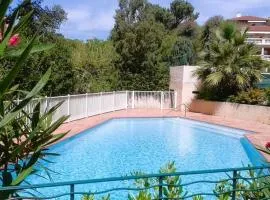 CARBAU Maisonnette pour 8 personnes dans une résidence privée avec piscine à Carqueiranne