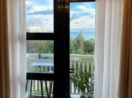 Bright Modern Stay with Balcony & Ocean Breeze