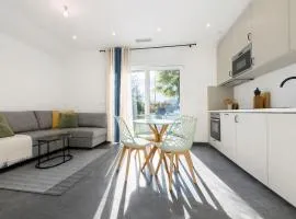 Strasbourg Appartement Moderne 7 min du Centre en Train Terrasse & Parking Gratuit