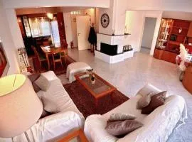 Entire-Floor 2BR Penthouse with 2 Huge Balconies & Free Parking