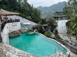 Lotus Premium Lodge - Lotus Group Tours, hotel with parking in Ha Giang