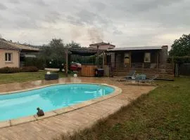 Chalet avec bain nordique et piscine Chambre d'hôtes La Siesta