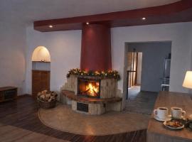 Apartament z kominkiem, hotel en Jugów