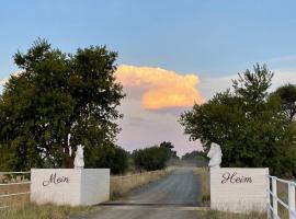 Mein Heim Estate Guest Farm, hotel in Kimberley
