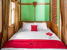 RedDoorz near Kawah Putih Ciwidey, hotel v destinaci Bandung