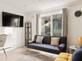 Charming 2-Bed House Purley Station