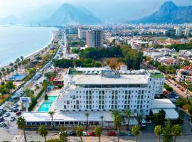 临海家庭度假酒店，位于安塔利亚的酒店