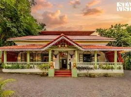 The Green Post by StayVista with Complimentary Breakfast, Pool at Candolim