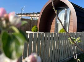 Mill House Farm Pods- Jackdaws Den, hotel a Pilling