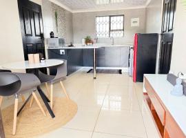 Latifahs Home, khách sạn ở Rustenburg