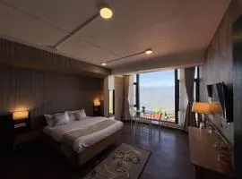 Cloud Studio by The Erina House