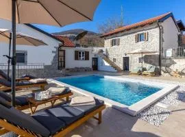 Pet Friendly Home In Poljane