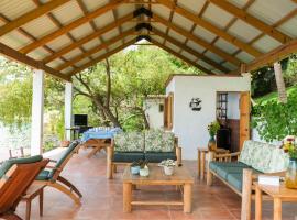 Relaxtitlan House on the lake shore, khách sạn ở Panajachel