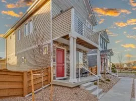 Modern 2BR 2BA Townhome 15 Min to DEN