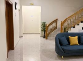 mandegar guest house – hotel w mieście Mawāliḩ