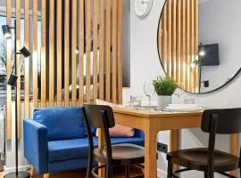Designer Urban Retreat, Near Old Town, Wifi 100Mbs, Smart TV