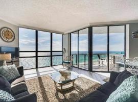 Refined Three Bedroom Condo with Gulf Views and Private Balcony, hotel em Destin