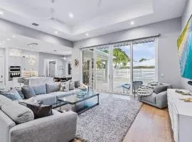 Spacious Three Bedroom Lakeside Home with Relaxed Coastal Comfort