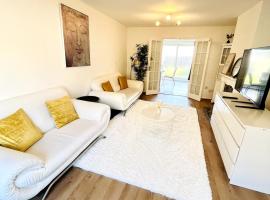4BR RetreatII Modern Home II Long stays available, hotel i Tilbury