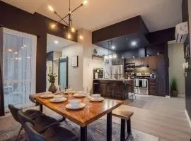 Buchanan 304 - Midtown Luxe Condo and gym