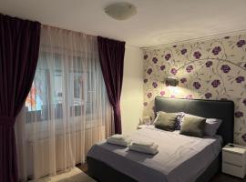 Casa Rosa by MANAGR, hotel i Piatra Neamţ