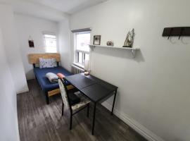 Affordable/Quiet Private Room, ξενοδοχείο στο Τορόντο