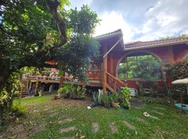 Spacious and stunning villa in a serene setting, Hotel in Mae Rim