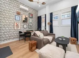 Casa Hotels McCaul- Queen Suite w Netflix & AC