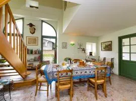 Jolie vache déguisée en fleurs, chambre d'hôte à Soulosse