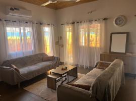 Villa avec piscine à deux pas de Saly: Gandigal şehrinde bir otel