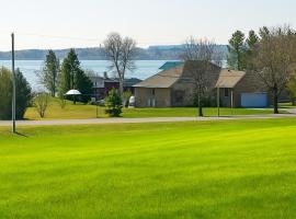 BizLodge Napanee Hillside Bayview Group And Family, hotel em Deseronto