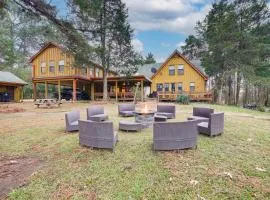 Private and Spacious Lakefront Home in Memphis!