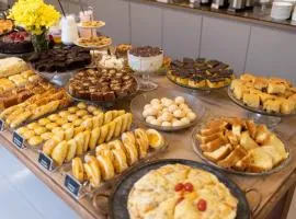 瓦拉达里斯州长市佩德拉内格拉酒店