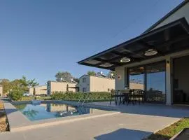 HELIOS - Seaside Pool Villa & Private Parking